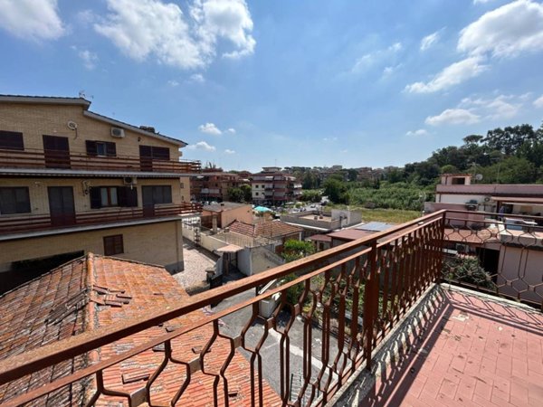 appartamento in vendita a Roma in zona Pantan Monastero