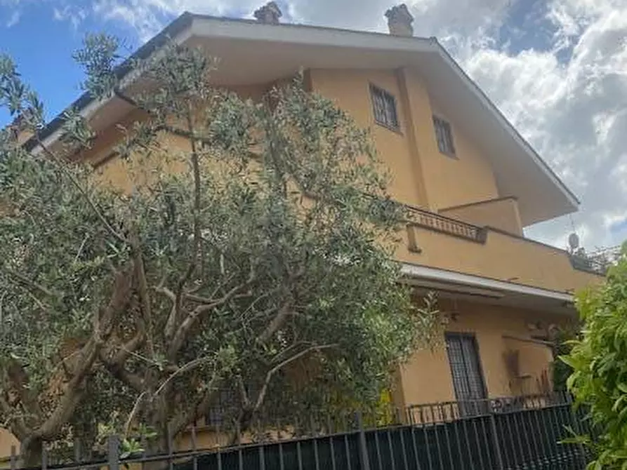 casa indipendente in vendita a Roma in zona Massimina/Casal Lumbroso