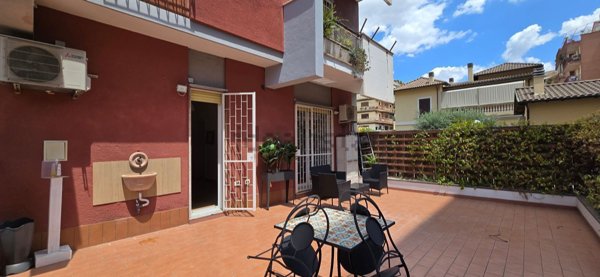 appartamento in vendita a Roma in zona Appio Latino