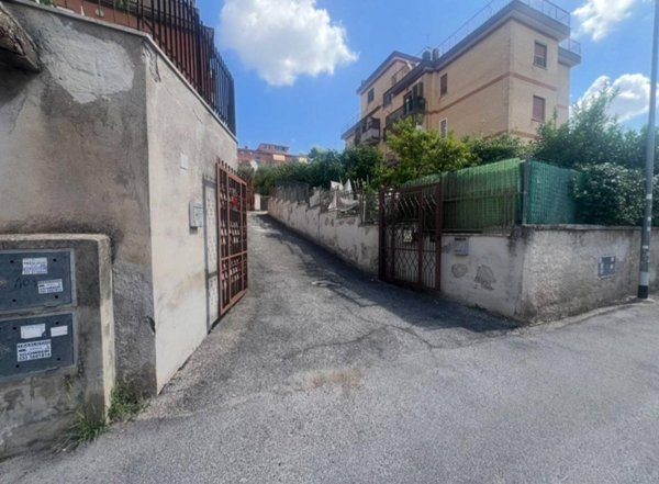 appartamento in vendita a Roma in zona Sette Bagni
