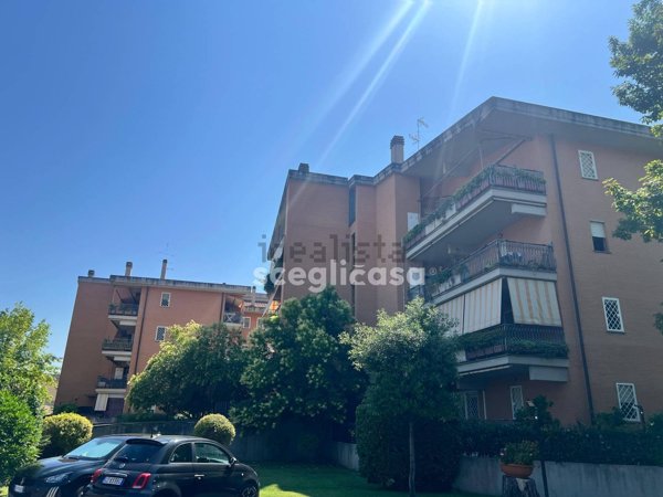 appartamento in vendita a Roma in zona Osteria del Curato