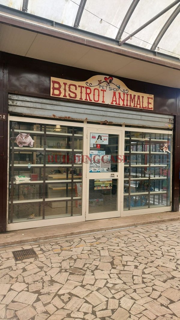 negozio in vendita a Roma in zona Ardeatino