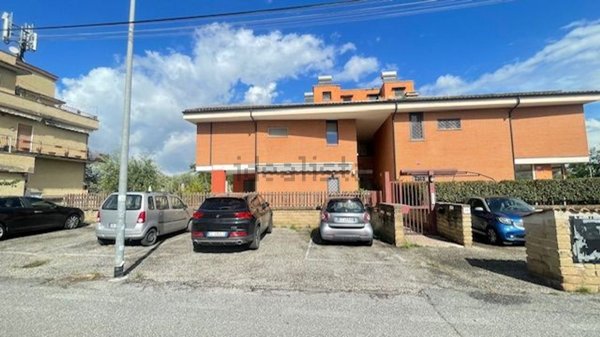 appartamento in vendita a Roma in zona Giardini di Corcolle