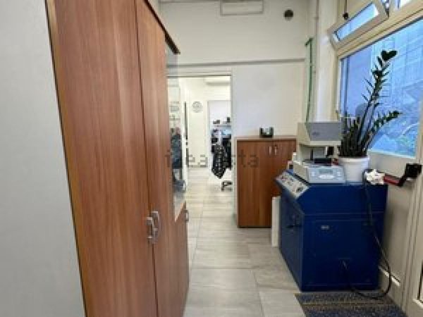 negozio in vendita a Roma in zona Primavalle