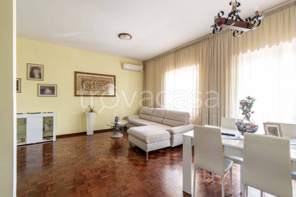 appartamento in vendita a Roma in zona Giuliano Dalmata