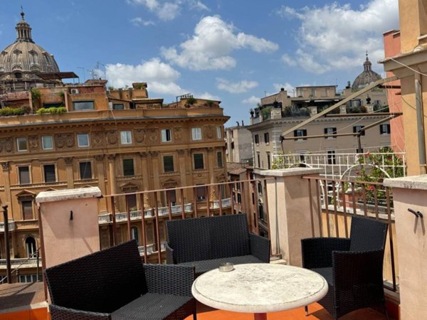 appartamento in vendita a Roma in zona Parione/Sant'Eustachio