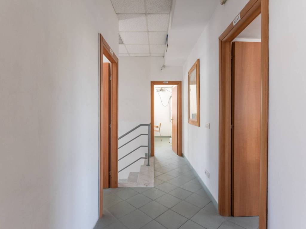 ufficio in vendita a Roma in zona Torre Maura