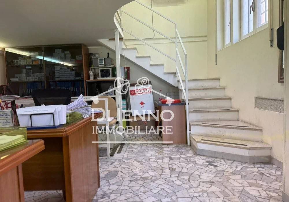 locale commerciale in vendita a Roma