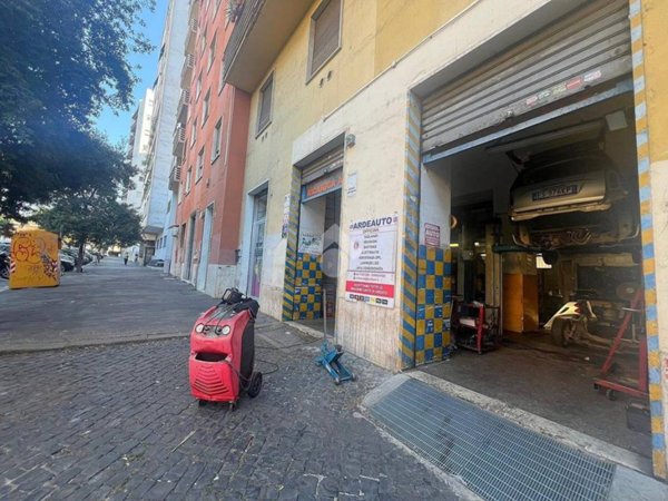 negozio in vendita a Roma in zona Appio Latino