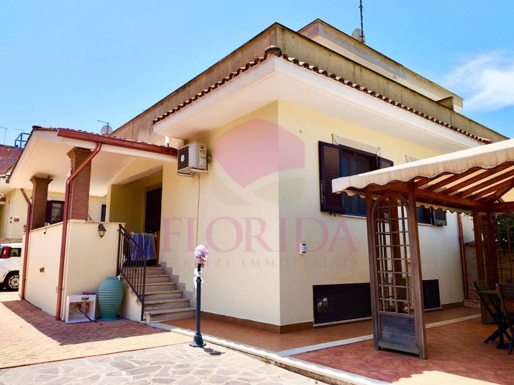 casa indipendente in vendita a Roma in zona Trigoria