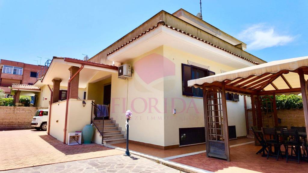 casa indipendente in vendita a Roma in zona Monte Migliore