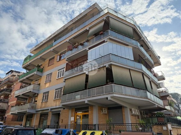 appartamento in vendita a Roma in zona Corviale