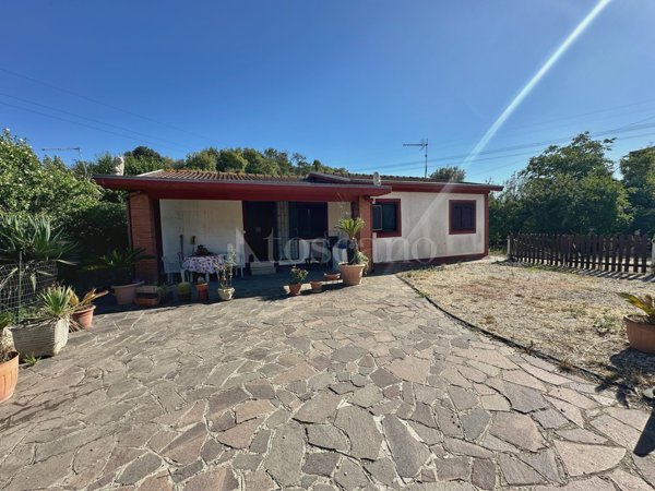 casa indipendente in vendita a Roma in zona Castel di Guido