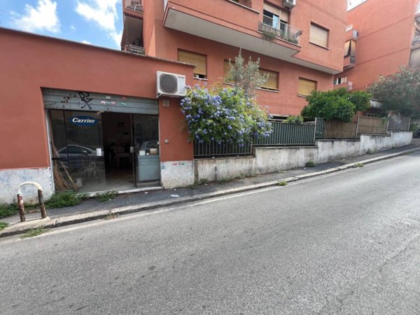 negozio in vendita a Roma in zona Primavalle