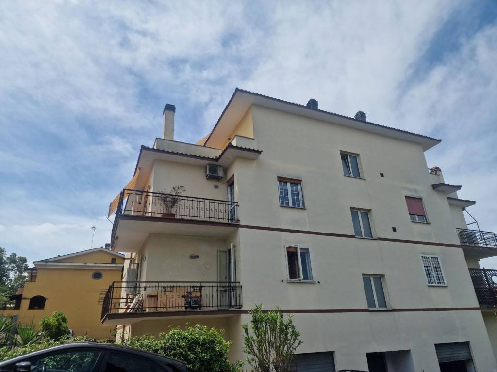 appartamento in vendita a Roma in zona Torrione Cerquetta