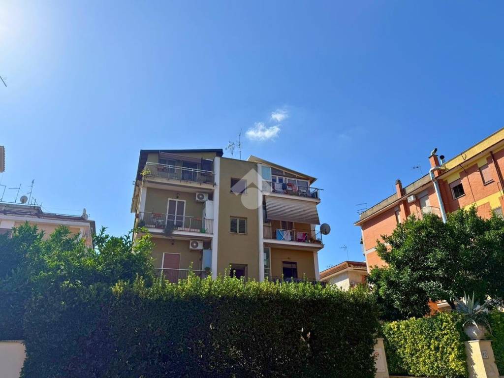 appartamento in vendita a Roma in zona Giuliano Dalmata