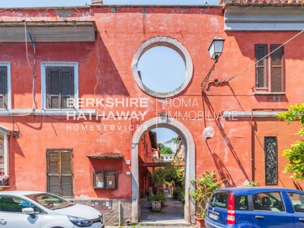 appartamento in vendita a Roma in zona Trastevere