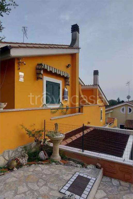 casa indipendente in vendita a Roma in zona Cesano