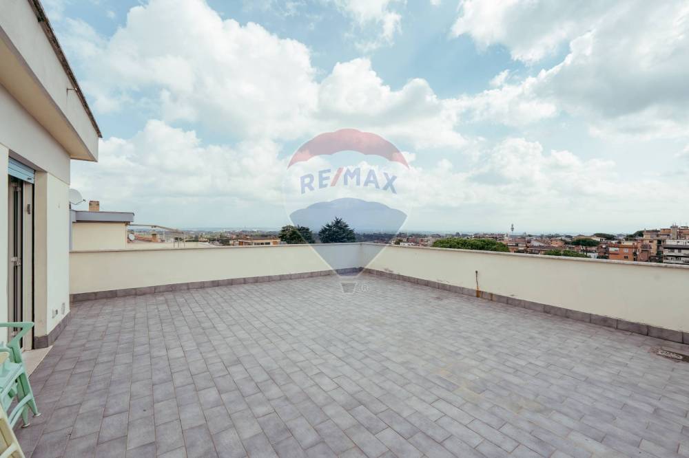 appartamento in vendita a Roma in zona Tomba di Nerone