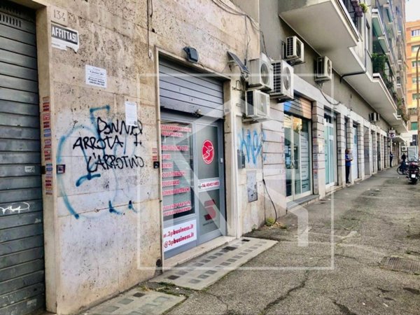 negozio in vendita a Roma in zona Tuscolano
