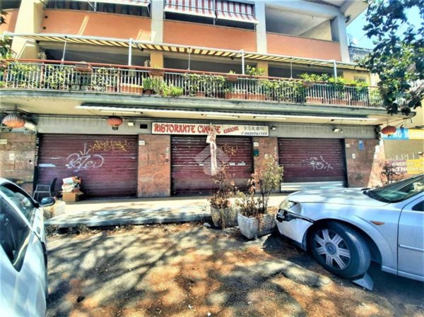 negozio in vendita a Roma in zona Finocchio
