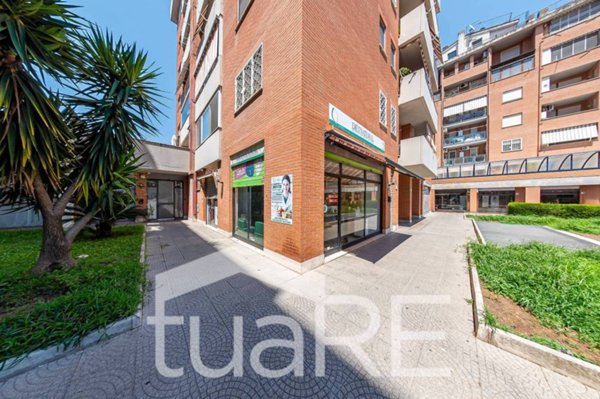 negozio in vendita a Roma in zona Fonte Laurentina