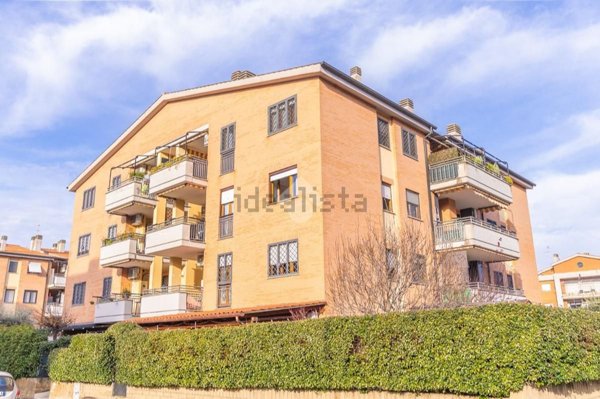 appartamento in vendita a Roma in zona Castelverde