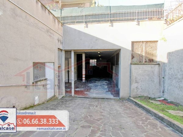 negozio in vendita a Roma in zona Casalotti
