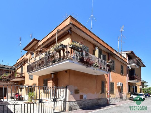 appartamento in vendita a Roma in zona Appio Pignatelli