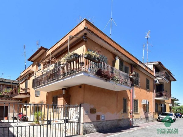appartamento in vendita a Roma in zona Appio Pignatelli