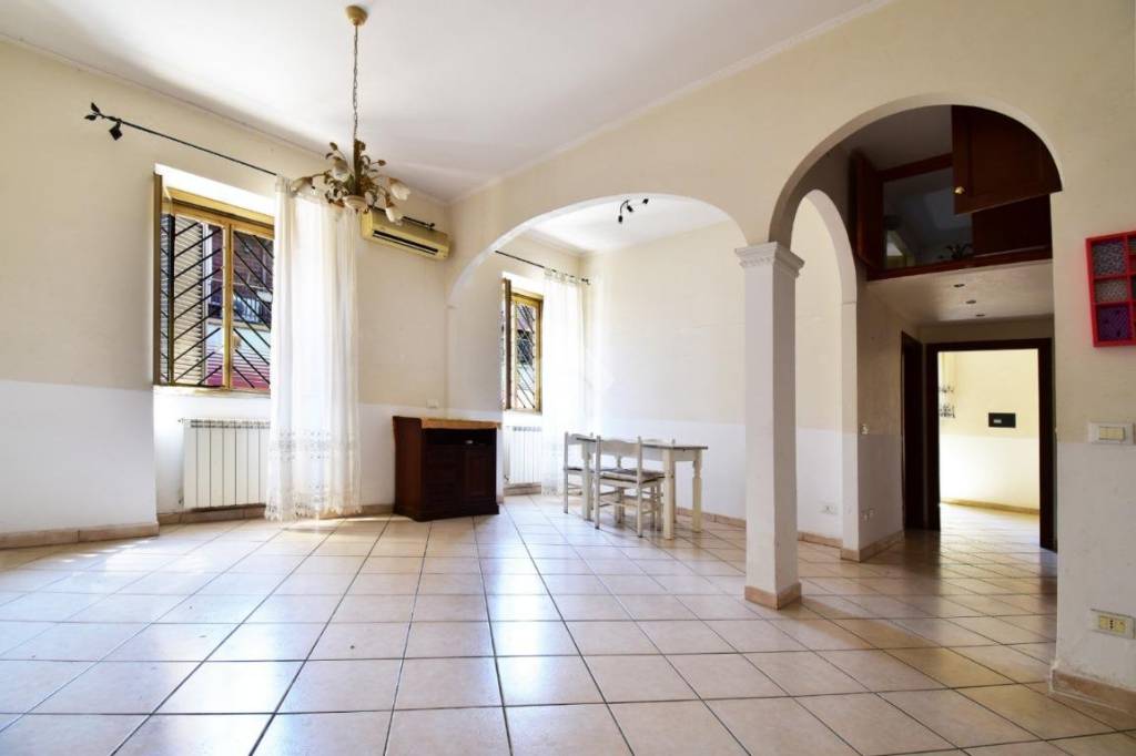 appartamento in vendita a Roma in zona Appio Pignatelli