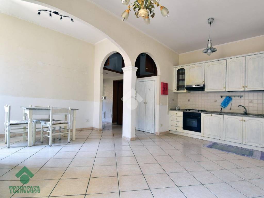 appartamento in vendita a Roma in zona Appio Pignatelli