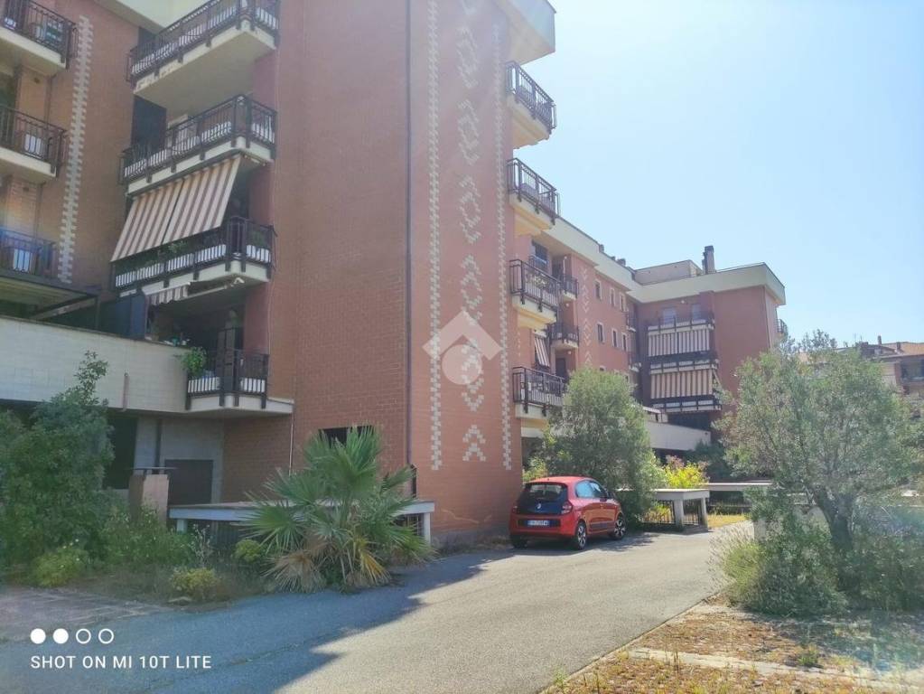 negozio in vendita a Roma in zona Osteria del Curato