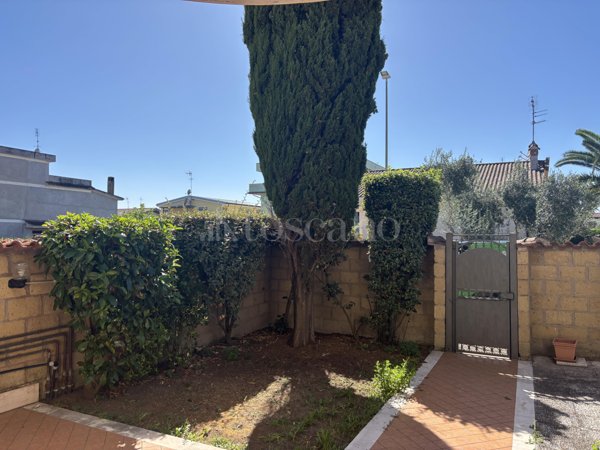 casa semindipendente in vendita a Roma