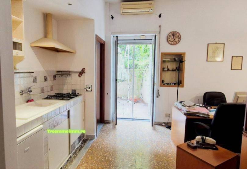 appartamento in vendita a Roma in zona Ardeatino