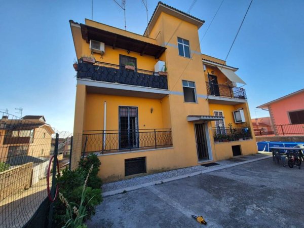 appartamento in vendita a Roma in zona Pantan Monastero
