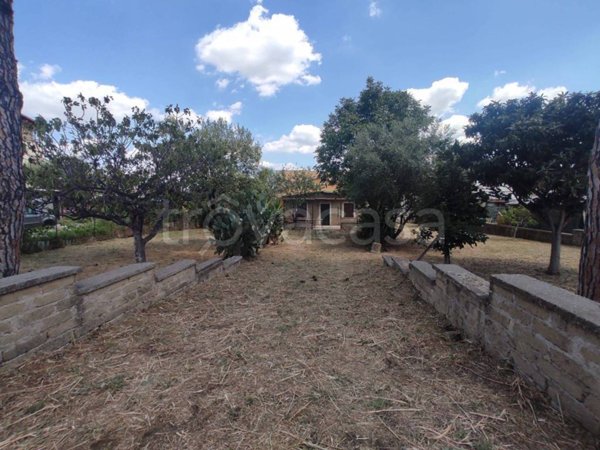 terreno agricolo in vendita a Roma in zona Lago Regillo