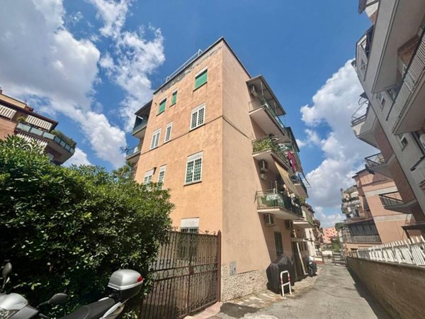 appartamento in vendita a Roma in zona Torre Maura