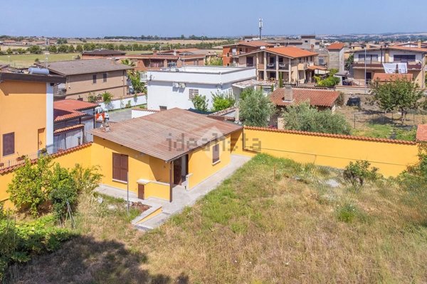 appartamento in vendita a Roma in zona Giardini di Corcolle