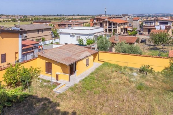 casa indipendente in vendita a Roma in zona Giardini di Corcolle