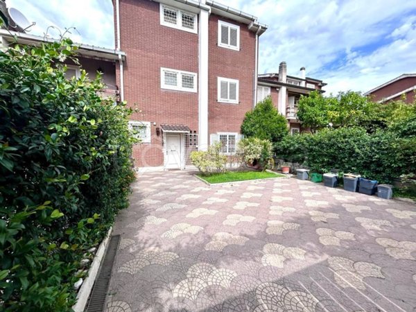 casa indipendente in vendita a Roma in zona Acilia