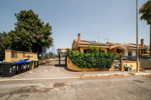 casa indipendente in vendita a Roma in zona Spregamore