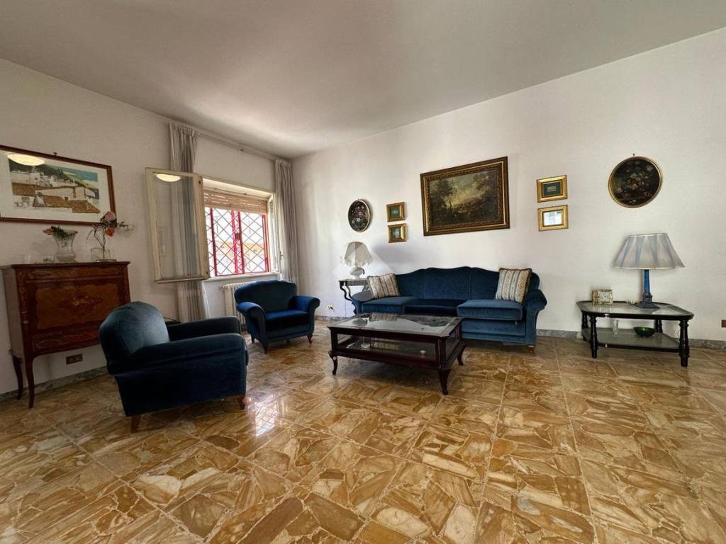 appartamento in vendita a Roma in zona Ardeatino