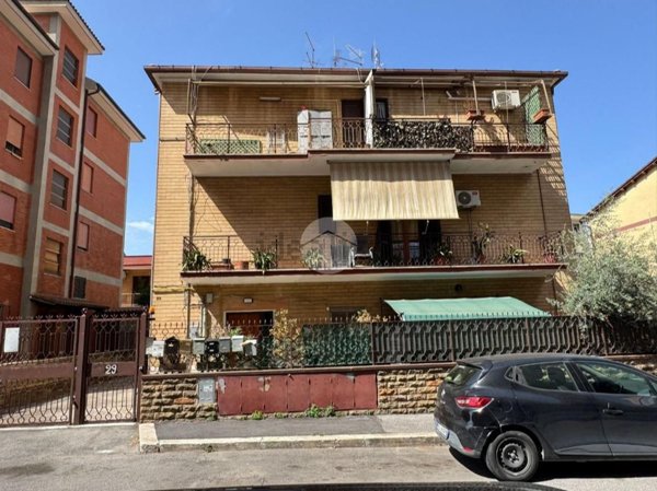 appartamento in vendita a Roma in zona Tor de' Cenci
