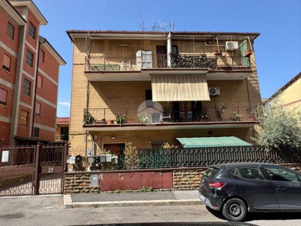 appartamento in vendita a Roma in zona Tor de' Cenci