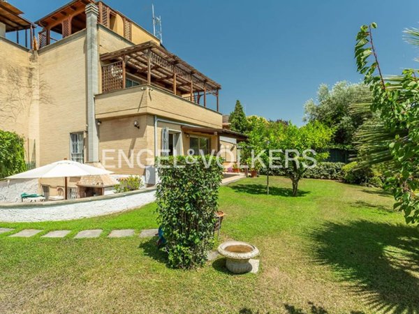 casa indipendente in vendita a Roma in zona Mostacciano