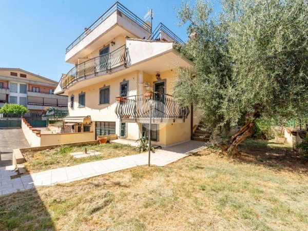 casa indipendente in vendita a Roma in zona Borghesiana
