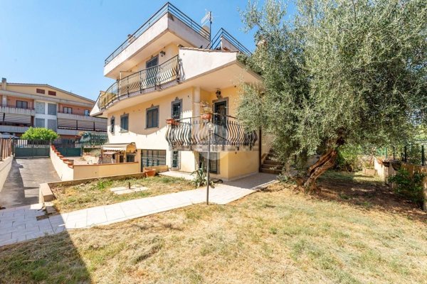 appartamento in vendita a Roma in zona Borghesiana