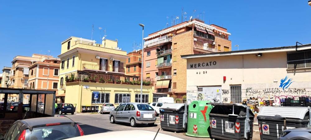 locale di sgombero in vendita a Roma in zona Prenestino-Centocelle