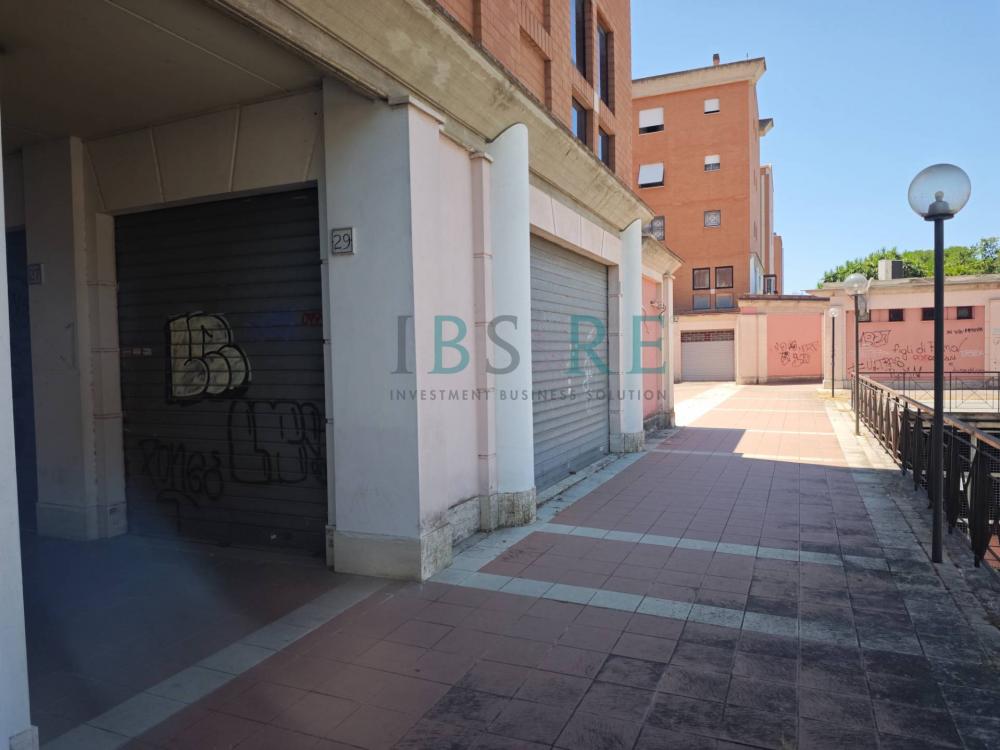 negozio in vendita a Roma in zona Monte Sacro/Talenti